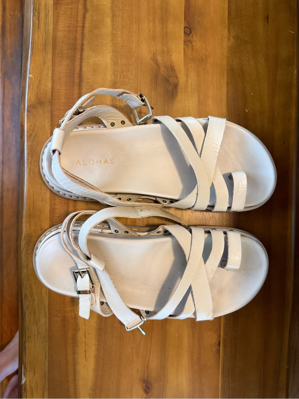 ALOHAS White Strappy Buckle Sandals